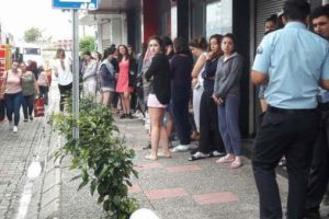 Kız öğrencilerin kaldığı apartta panik anları