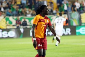Bafetimbi Gomis yine penaltı kaçırdı