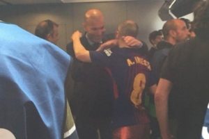 Zidane, Iniesta'yı uğurladı