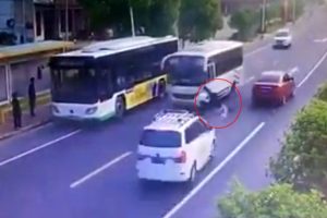 Otobüse yetişmek isterken canından oluyordu