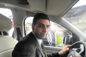 Meslektaşının silahıyla ağır yaralandı!