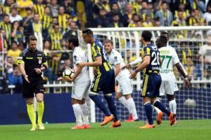 Bursasporlu oyunculardan hakem Fırat Aydınus'a tepki
