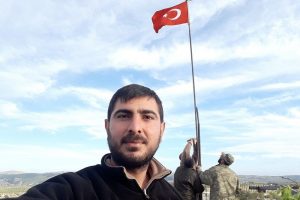 Bayburt'tan gönderilen bayrak Afrin'de dalgalandı