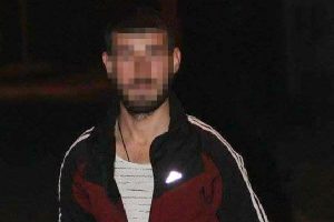 Üvey oğlunu yakalatmak için sosyal medyadan yardım istedi