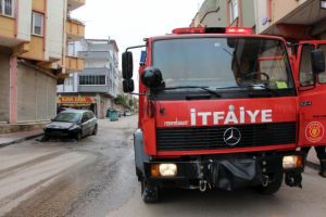Seyir halindeki otomobil alev aldı!