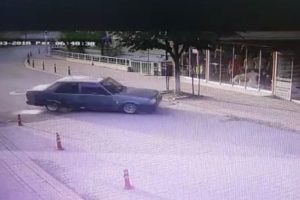 Bursa'da alkollü sürücü iş yerine girdi