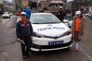Öğrencilerden trafik denetimi