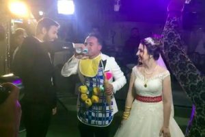 Damada arkadaşları merdane, ayva, önlük taktı