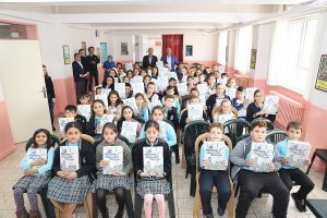 Bursa Mudanya'da Atatürk'e mektup yazan çocuklar kitaplarına kavuştu