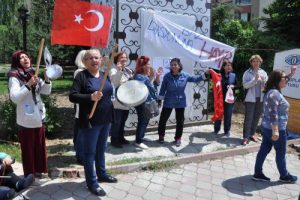 Parka baz istasyonuna tencere tavalı eylem!