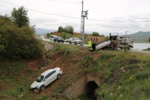 Otomobil şarampole uçtu: 5 yaralı