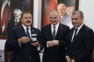 ''Çatı adayı kurmak istediler çatı çöktü''