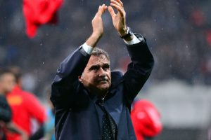 Tribünlerden Şenol Güneş'e destek