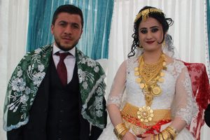 Aşiret düğününde kilolarca altın ve 500 bin TL para takıldı!