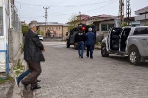 4 kişiye terörden tutuklama