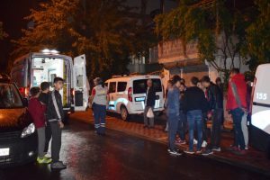 Eşini yaralayıp kendini eve kilitledi