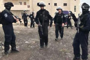 İşgalci İsrail'den Filistinlilerin evlerine baskın!