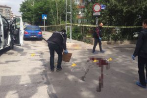 Önce eşini, ardından kendisini vurdu!