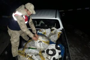 Çuvalların içinde kaçak avlanan 1,5 ton inci kefali ele geçirildi