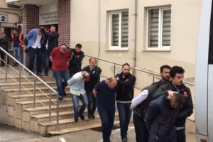 Bursa'da gözaltına alınan zehir tacirleri adliyeye sevk edildi