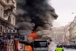 Roma'da korkutan yangın