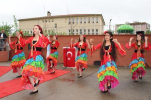 Roman havasıyla sergi açılışı