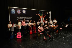 Bursa Yıldırım'da kursiyerlerden müzik dolu gece