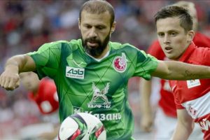 Gökdeniz Karadeniz'e liyakat nişanı