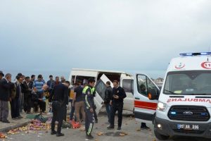 Minibüs takla attı: 5 yaralı