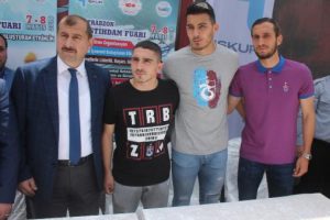 Trabzonspor'lu futbolcular imza gününe katıldı