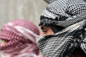 İran'da DEAŞ kostümlü oyuncular korku saçtı