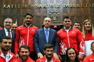 Cumhurbaşkanı Erdoğan, milli güreşçileri kabul etti