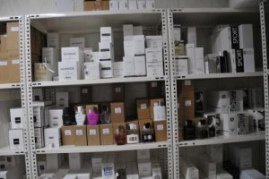 300 bin dolarlık sahte parfüm operasyonu