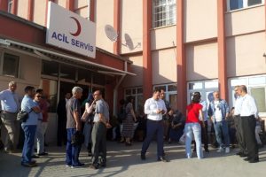 Okulu değişen öğrencinin velisi müdürü darp etti