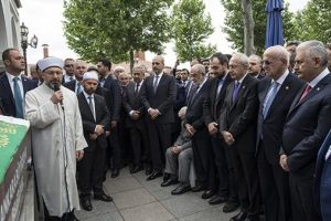 Eski Bakan Ayhan için cenaze namazı kılındı