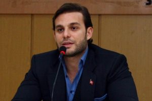 Mehmet Aslan'ın evi kurşunladı