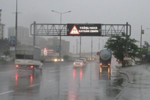 İstanbul'da sağanak yağış etkili oldu!