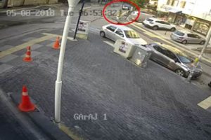 Balona röveşatadan sonra saksıya tekme