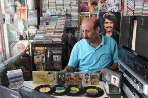 Gözü gibi baktığı plakları satışa çıkarıyor