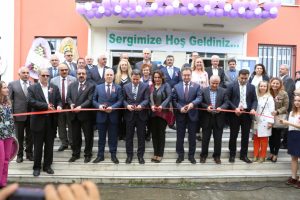 Bursa'da Kadınların el emeği eserleri sergilendi