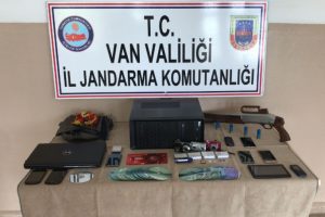 9 kişiye terörden gözaltı