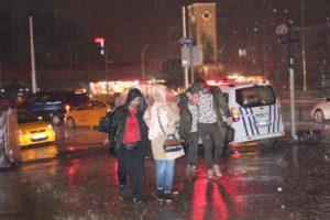 Sağanak yağış İstanbullulara zor anlar yaşattı