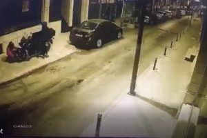 Kasklı motosiklet hırsızları kamerada