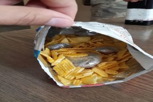 Cips poşetinden uyuşturucu çıktı!