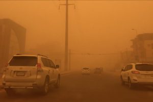 Hindistan'daki kum fırtınası can almaya devam ediyor