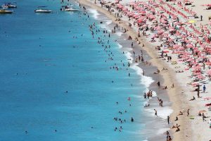 Turizmin başkentine Alman ve Rus turist akını