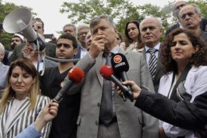 Cerrahpaşa Tıp Fakültesi Akademik Kurulu bölünmeme kararı aldı