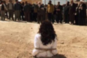 11 kocası olmakla suçladıkları kadını taşlayarak öldürdüler