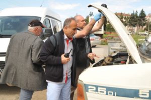 Kamyonetin kapısını açınca şaşkına döndü