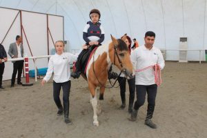 Engelleri 'atla terapi' yöntemiyle aşıyorlar